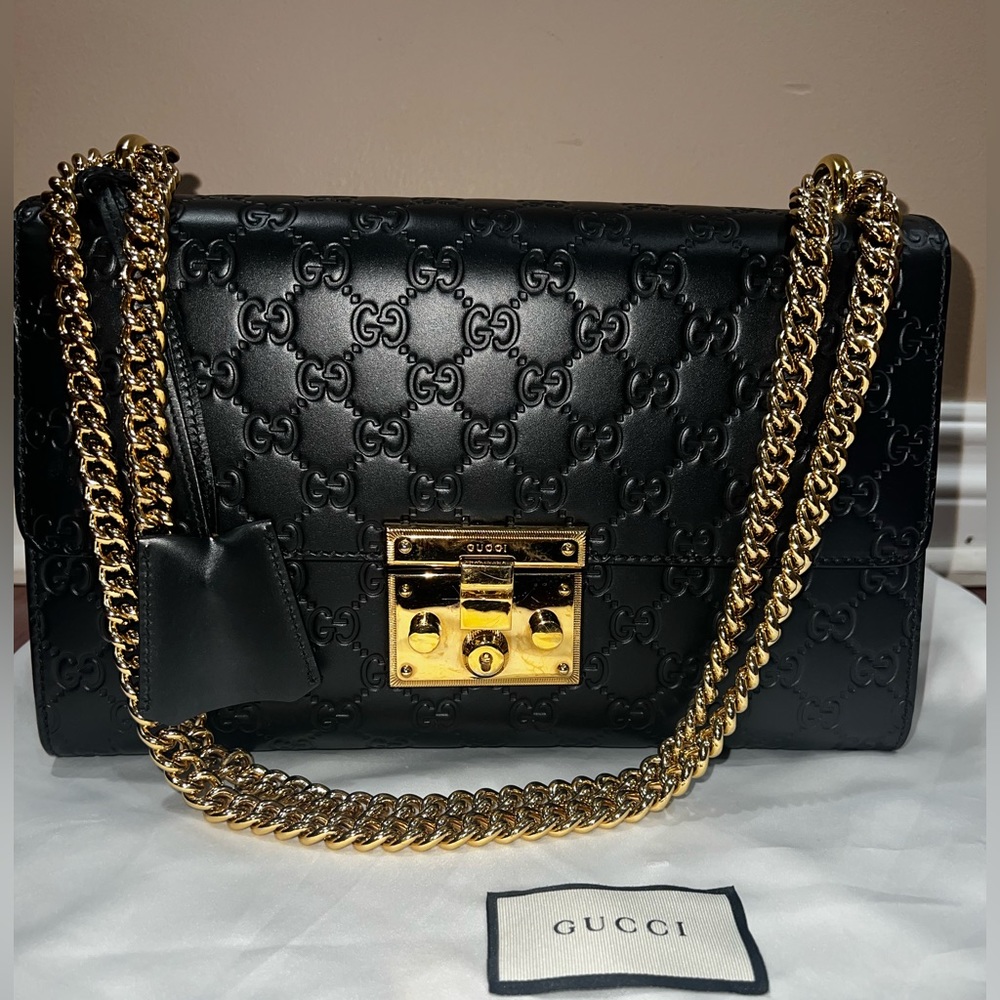 Gucci Padlock Guccissima Leather Handbag. Black and gold.